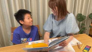 ママやパパの声で読むから子どもの脳に届く